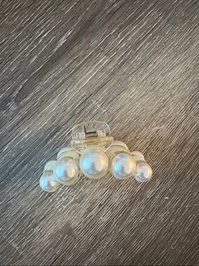 Pearl Accent Clear Hair Clip